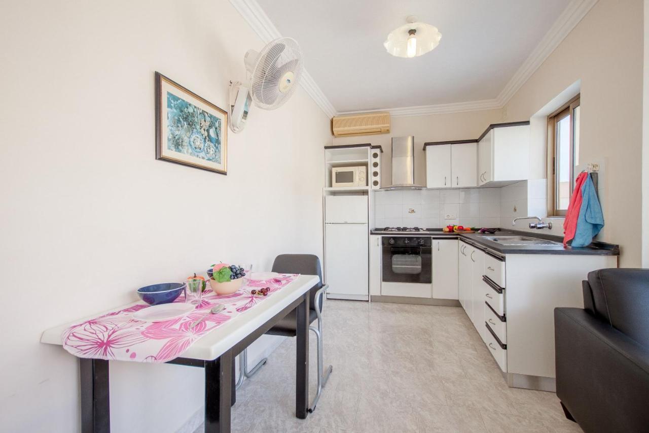 Pool And Sea Merill Apartments - Happy Rentals Mellieha Ngoại thất bức ảnh